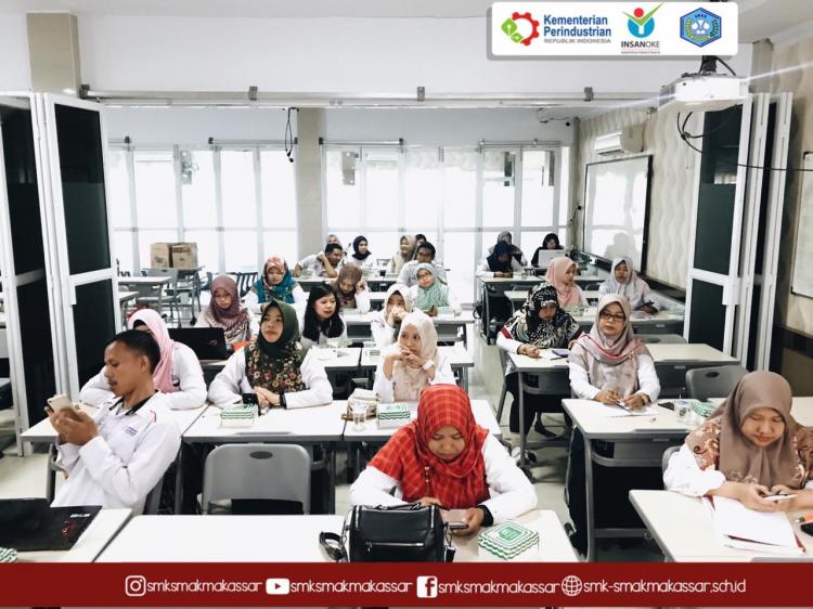 {SMK SMAK Makassar} Kamis, 02 Jan 2020 :Rapat Evaluasi Semester Gasal tahun ajaran 2019/2020 